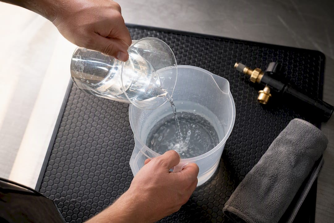 Water afmeten met de bekermethode voor foamlans