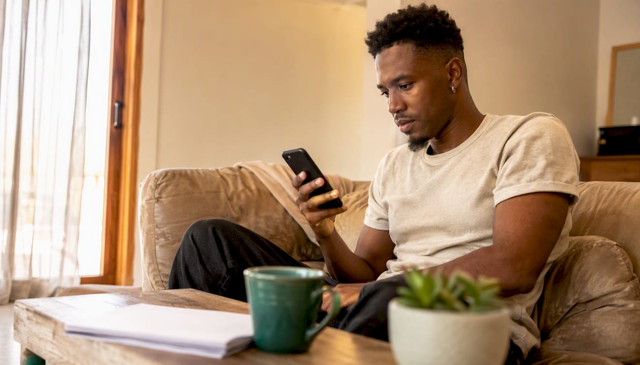 WhatsApp job application: apply safely in South Africa