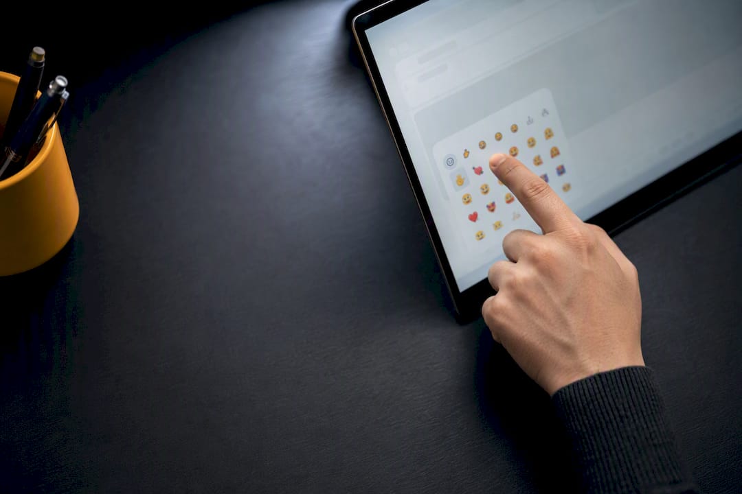 Hand selecting emoji in email composer