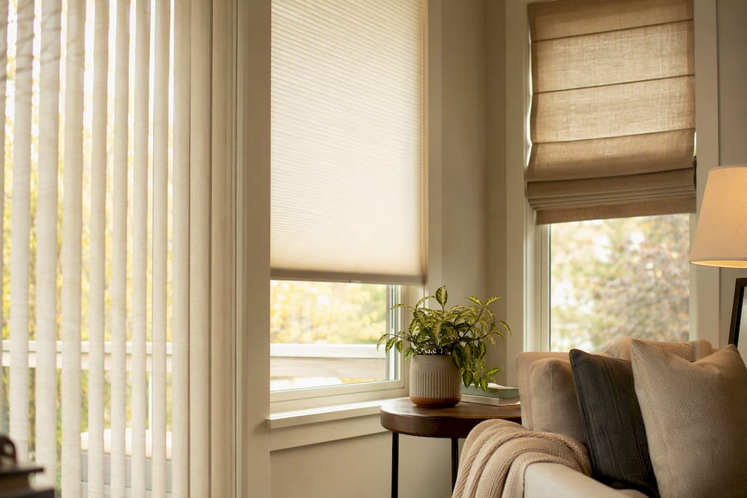 Different blinds types on windows partial view