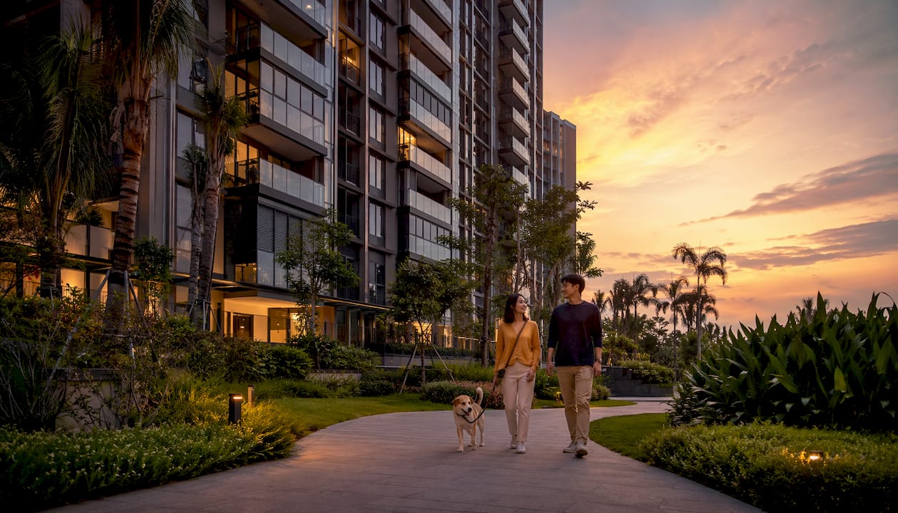 Exterior shot of Park Colonial condo and grounds