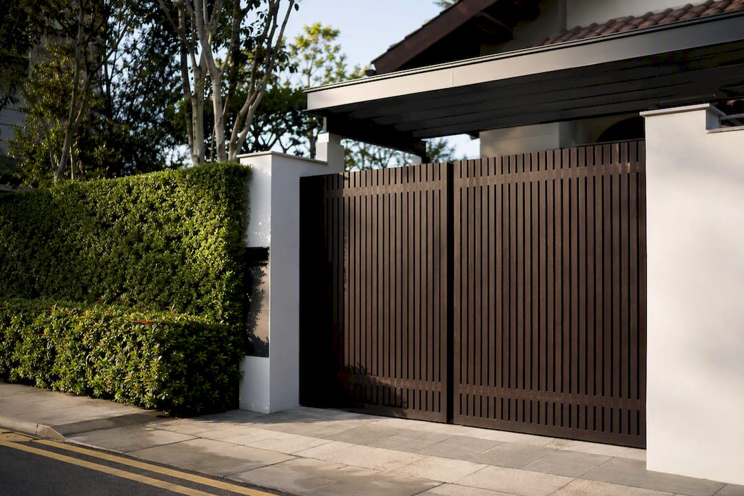 Anonymous gated landed property frontage
