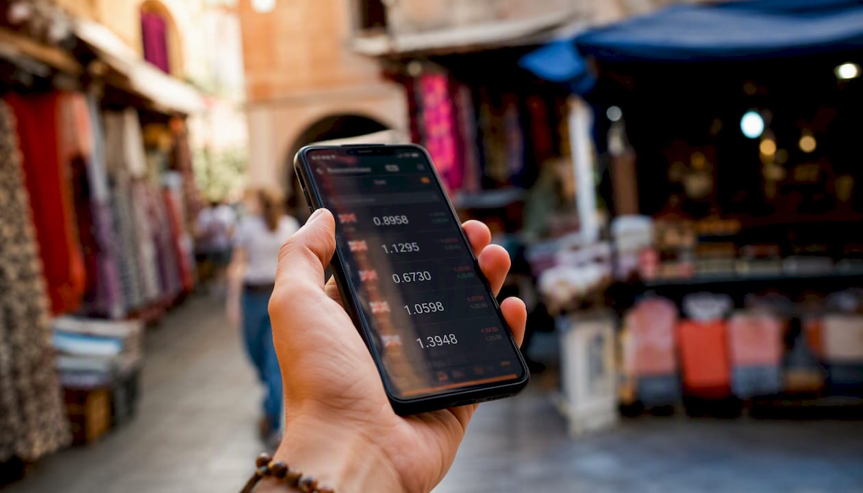 Checking currency exchange rate on phone