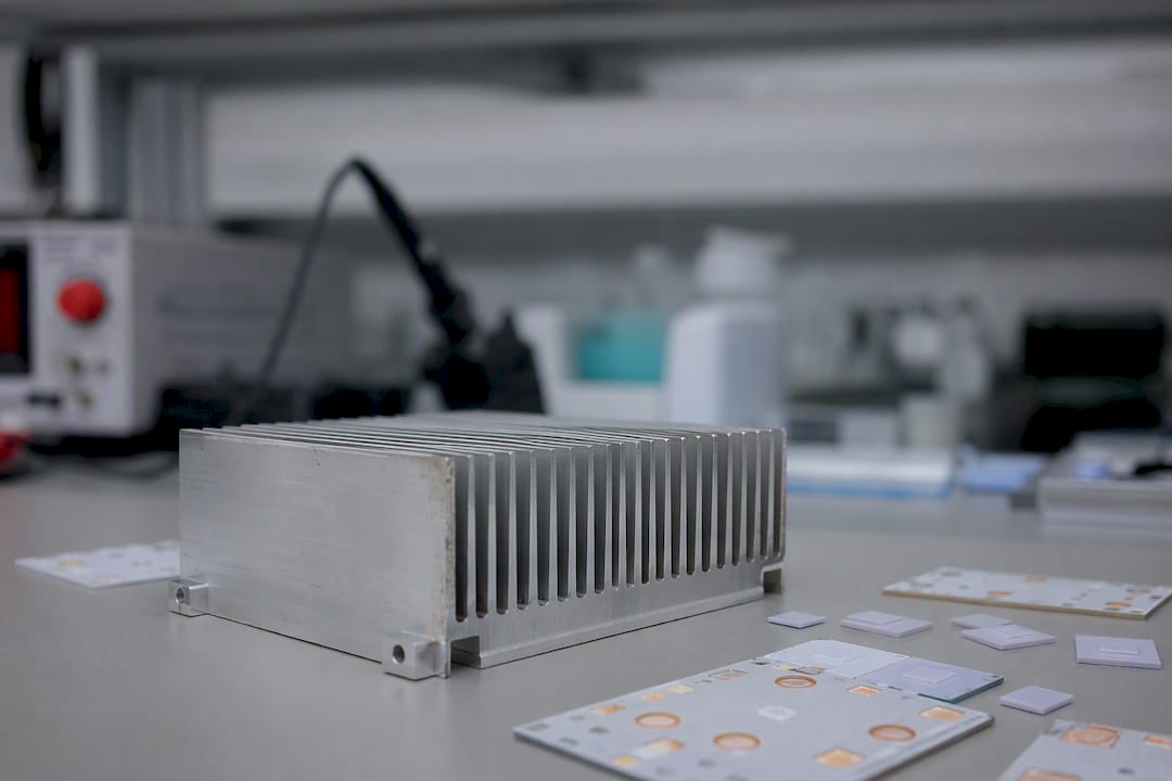 Aluminum heat sink on thermal lab bench