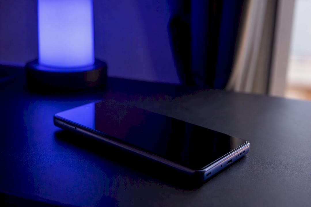 Ricarica dello smartphone Android per ospitare un server di Terraria