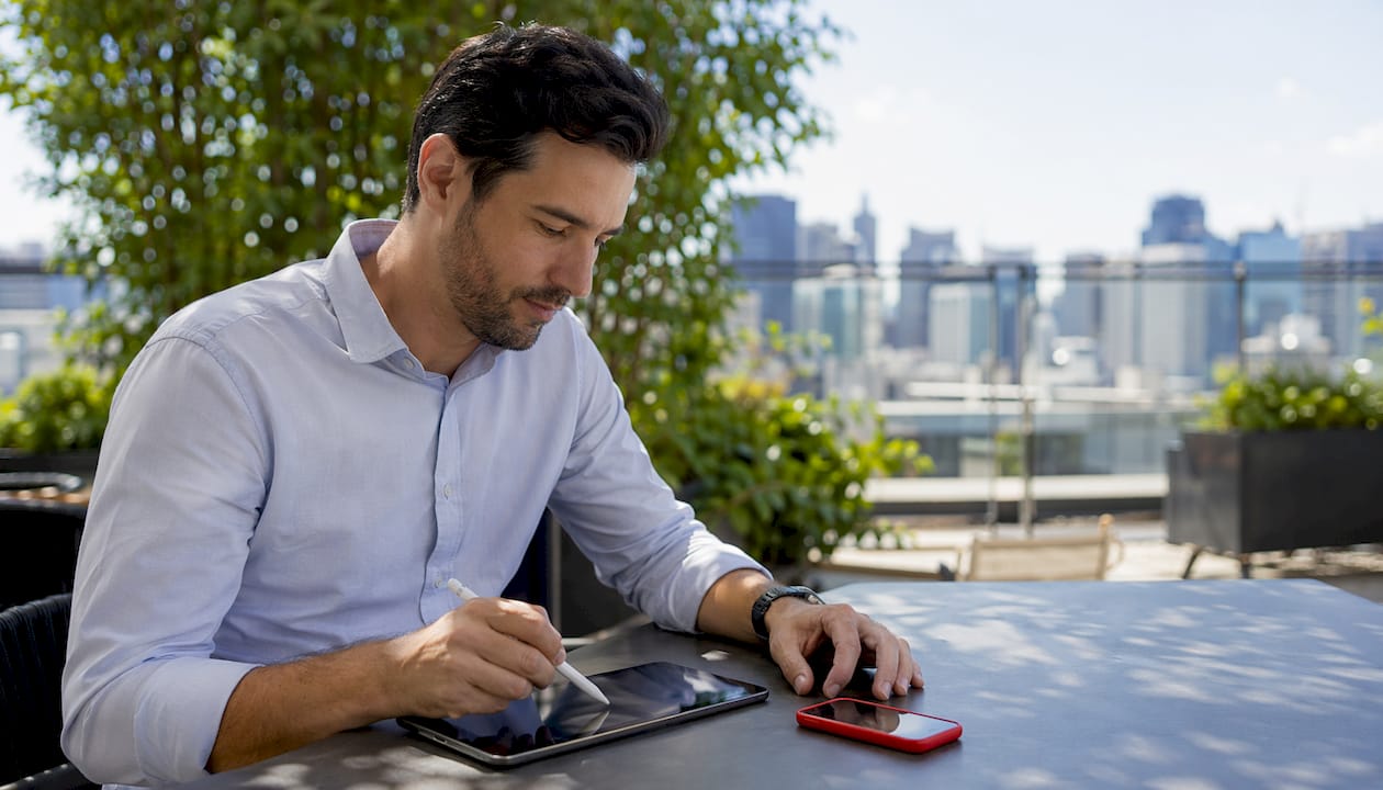 Agent using digital tools for automated real estate follow-up