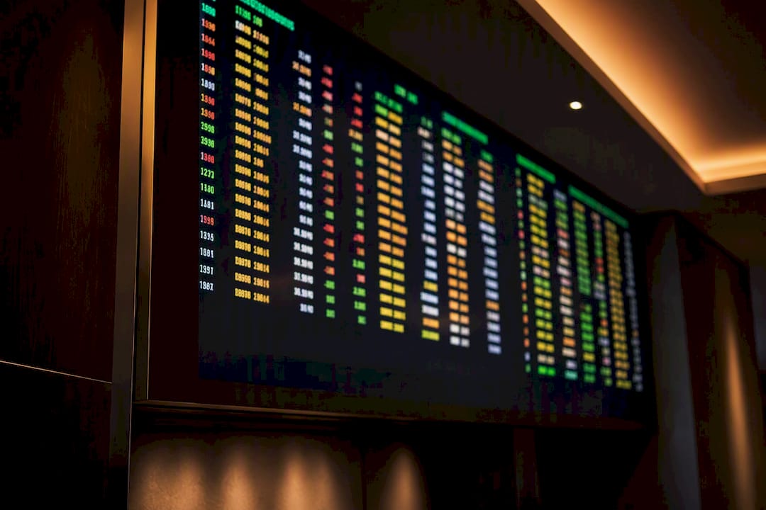 Digital sportsbook odds board without people
