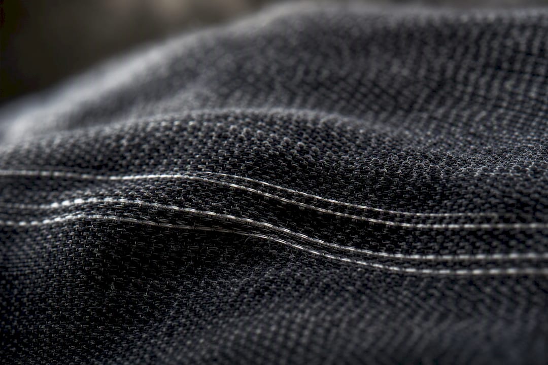 Nahaufnahme von elastischem Denimstoff