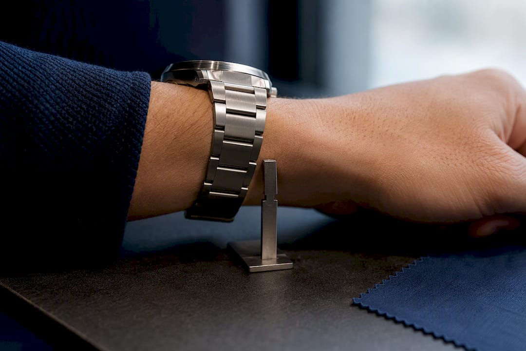 Wrist checking anonymous watch fit