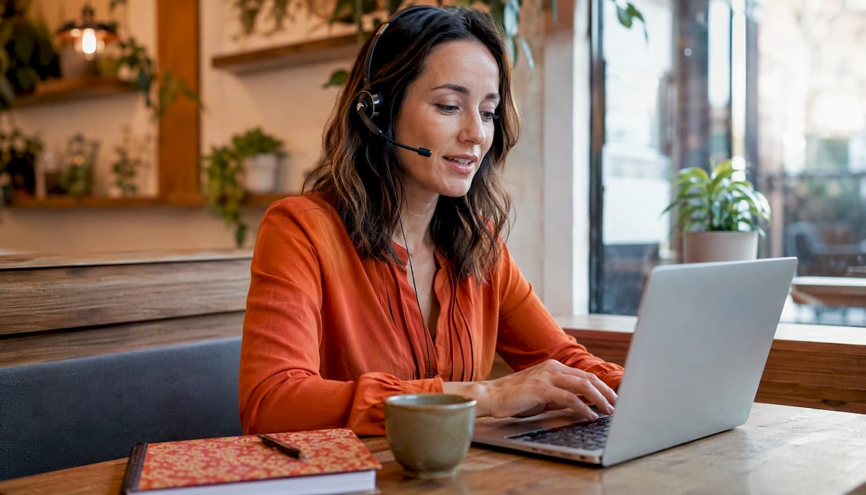 Customer service rep handling scheduling call