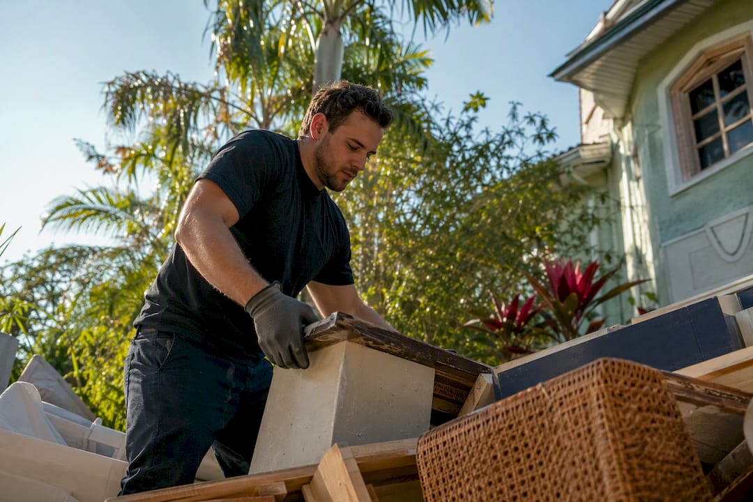 Tenant Left Junk in Florida: Legal Steps and Fast Cleanout