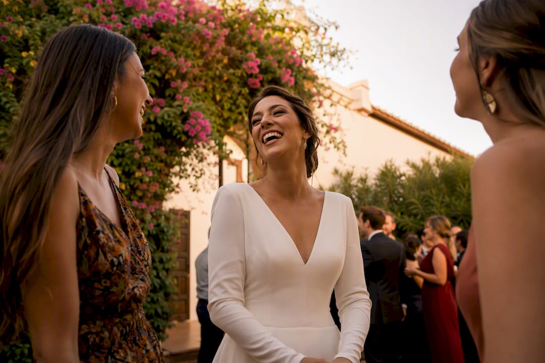 Momento emotivo espontáneo de la novia, estilo documental de boda