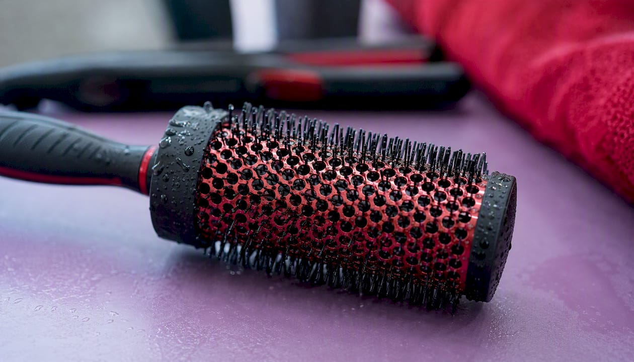 Tourmaline ceramic barrel round brush