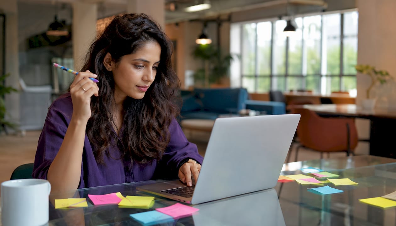 Woman scheduling social media posts using AI