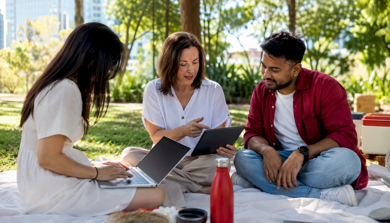 Queensland local hosting team in discussion