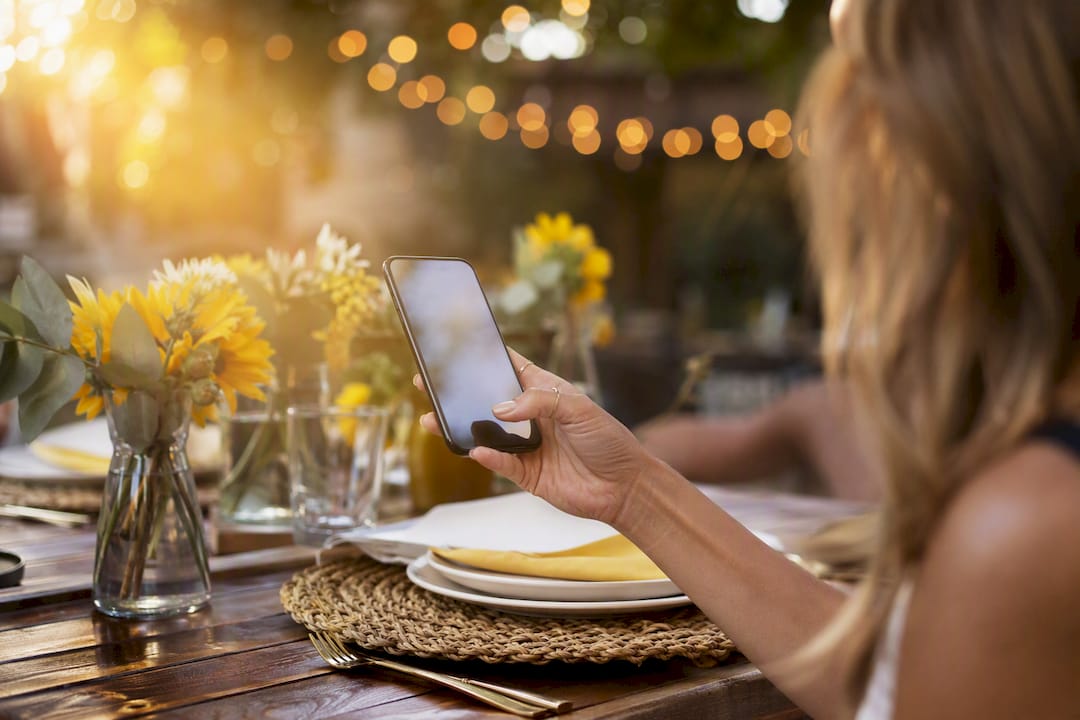 Guest selecting meal option on phone