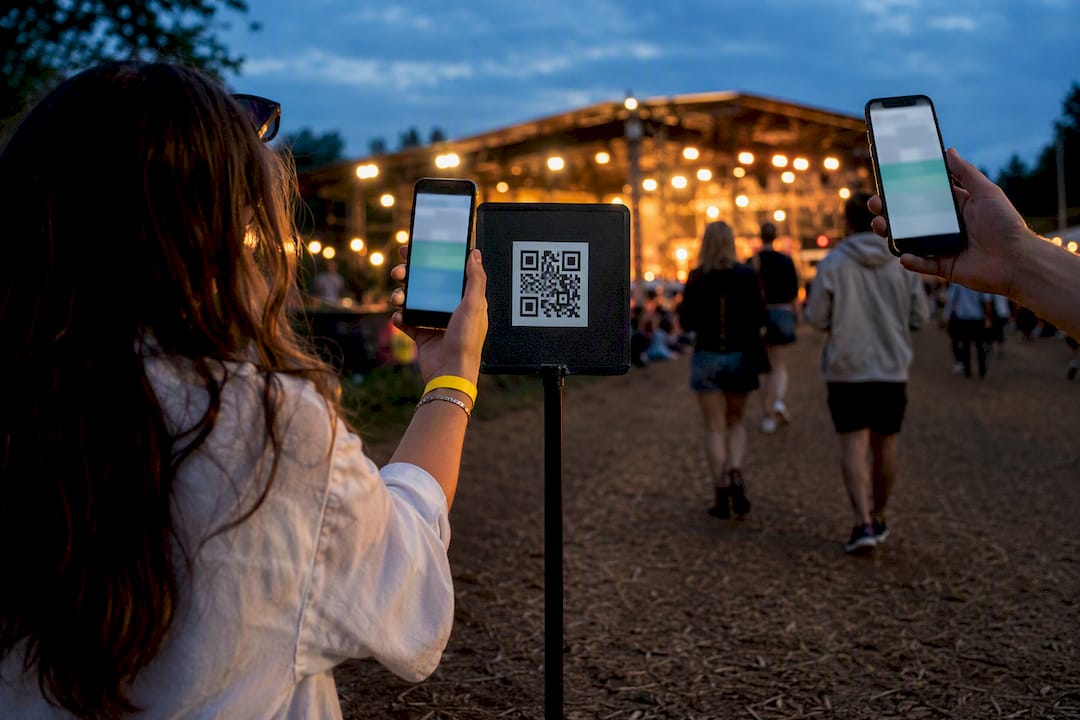 4,200+ Guest Photos: No App QR Festival Photo Sharing for Organisers