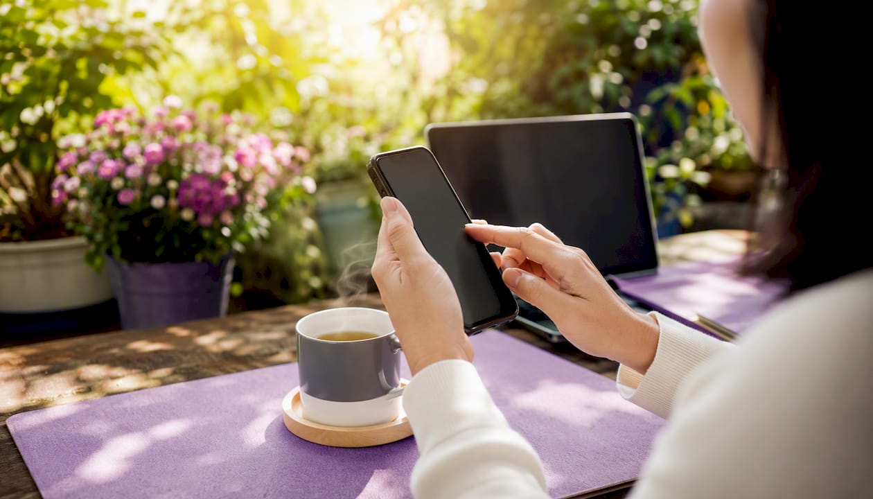 Hands exploring keyword intent on smartphone at desk
