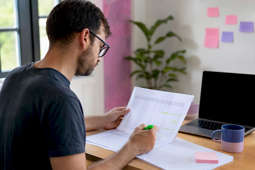 Hands highlighting backlink data on desk
