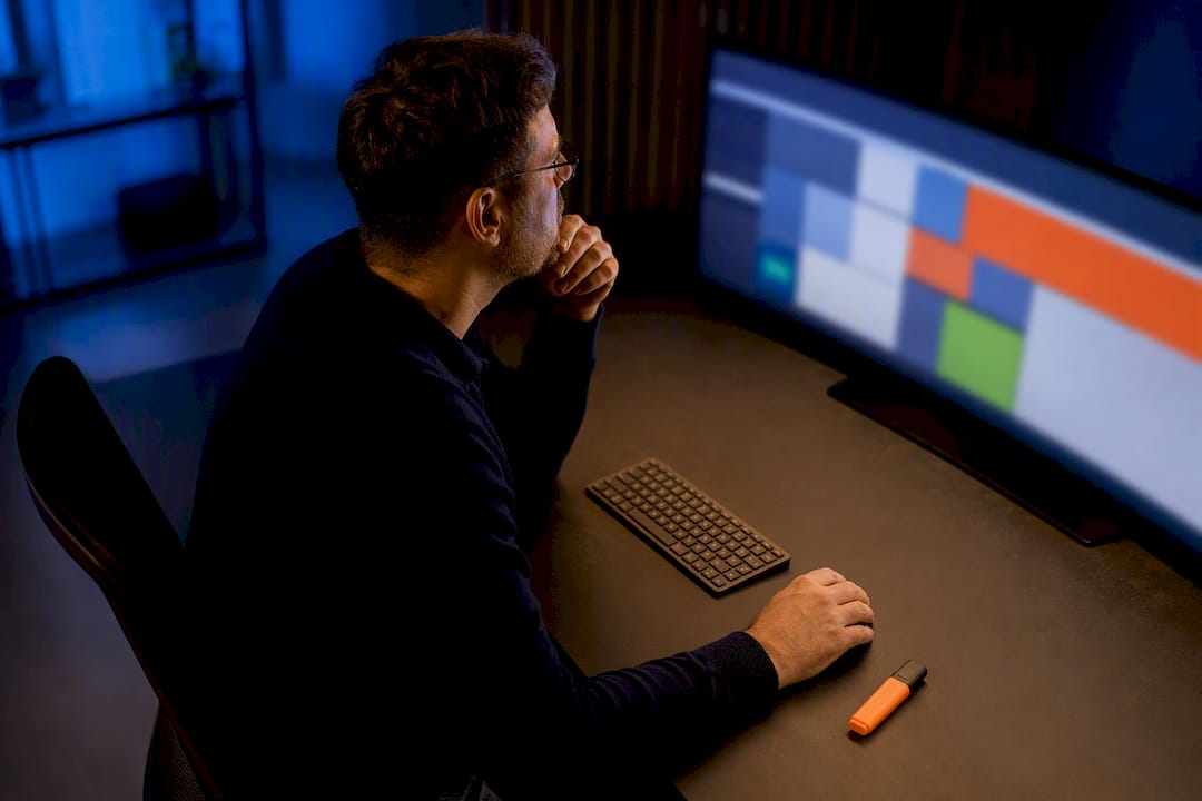 IT-beheerder bekijkt de patchstatussen op de werkplek