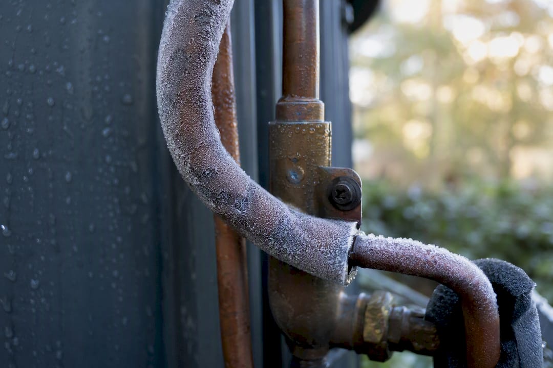 Frost on outdoor AC refrigerant tubes