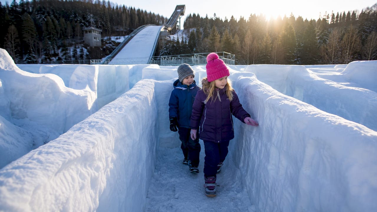 Children exploring Snowlandia ice maze