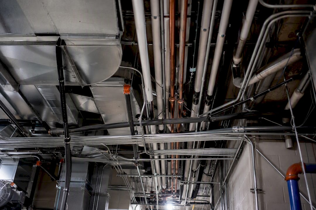 Congested ceiling with ducts and pipes