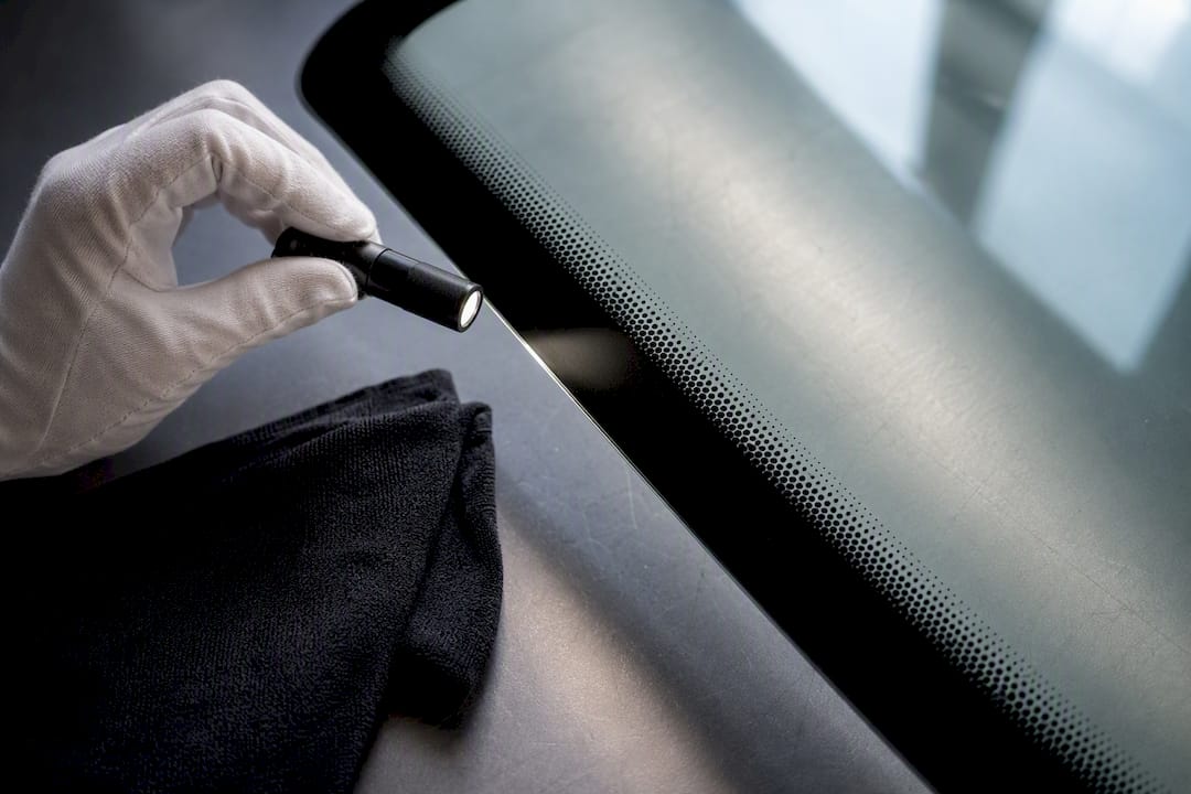 Frit band fading into smaller windshield dots