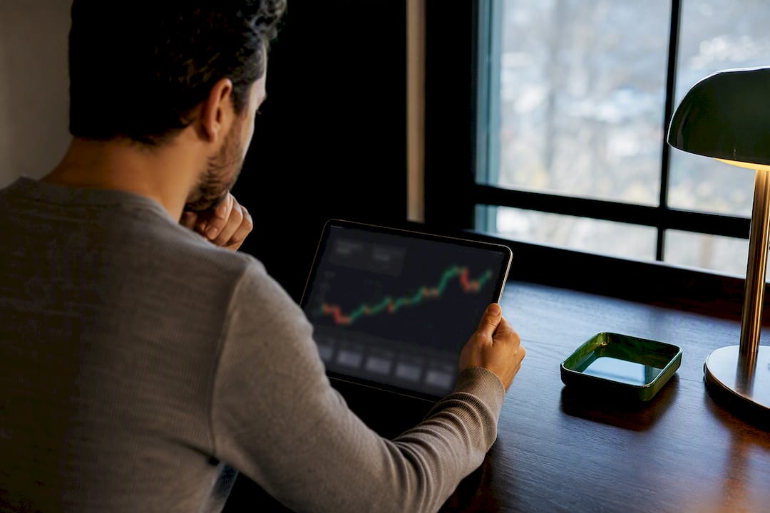 Prove Your Edge Before Kelly: 1–2% Bankroll Rules and 200+ Bets