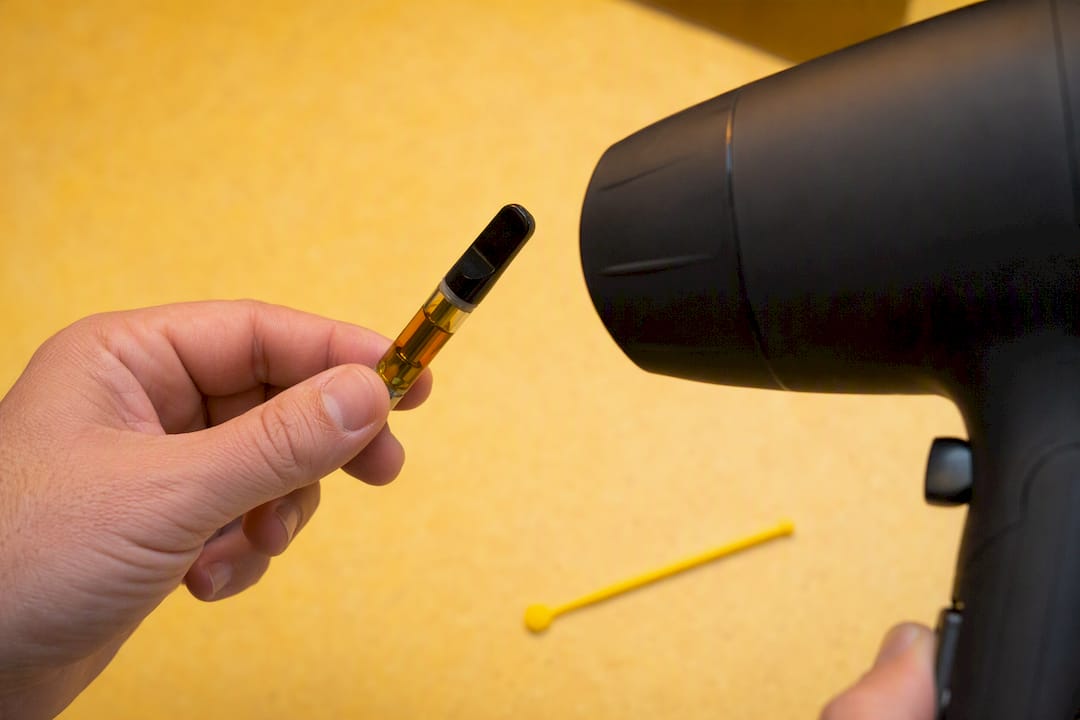 Hand heating vape cartridge with hair dryer