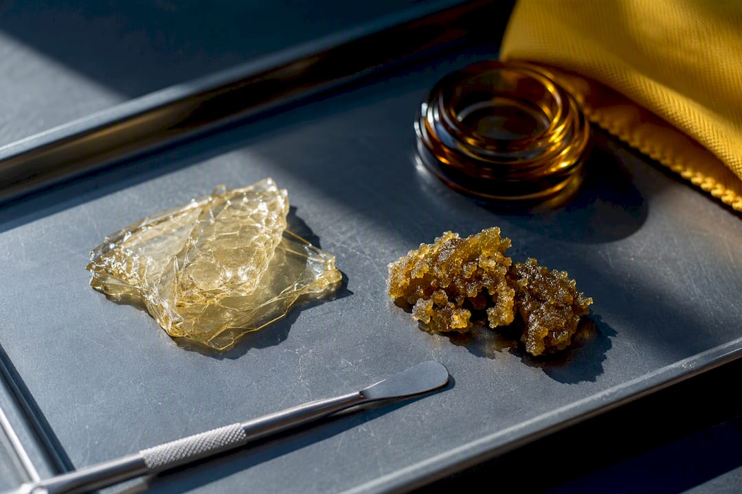 Glassy and cloudy shatter samples compared