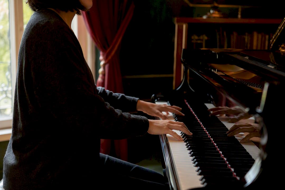 Hands playing piano with rhythmic timing
