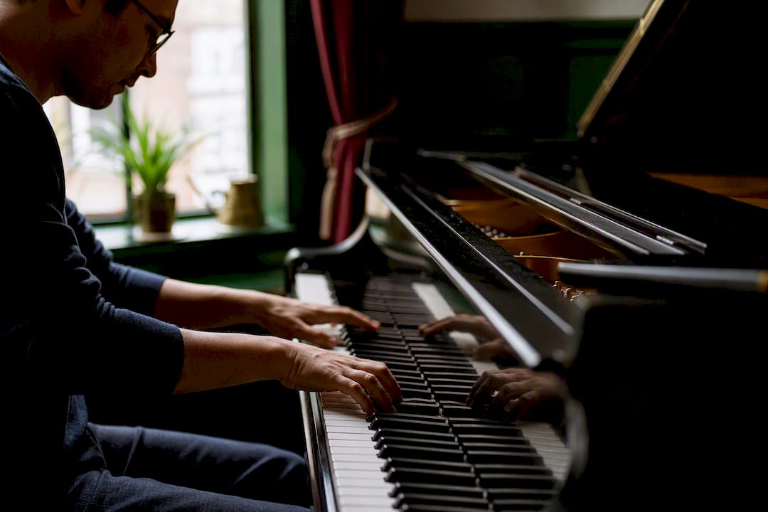 Pianist hands shifting jazz chord voicings