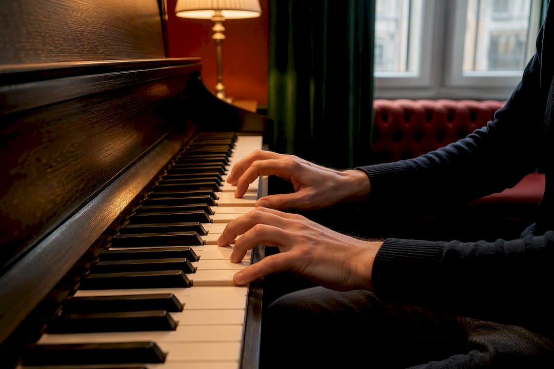 Pianist practising relaxed octave technique