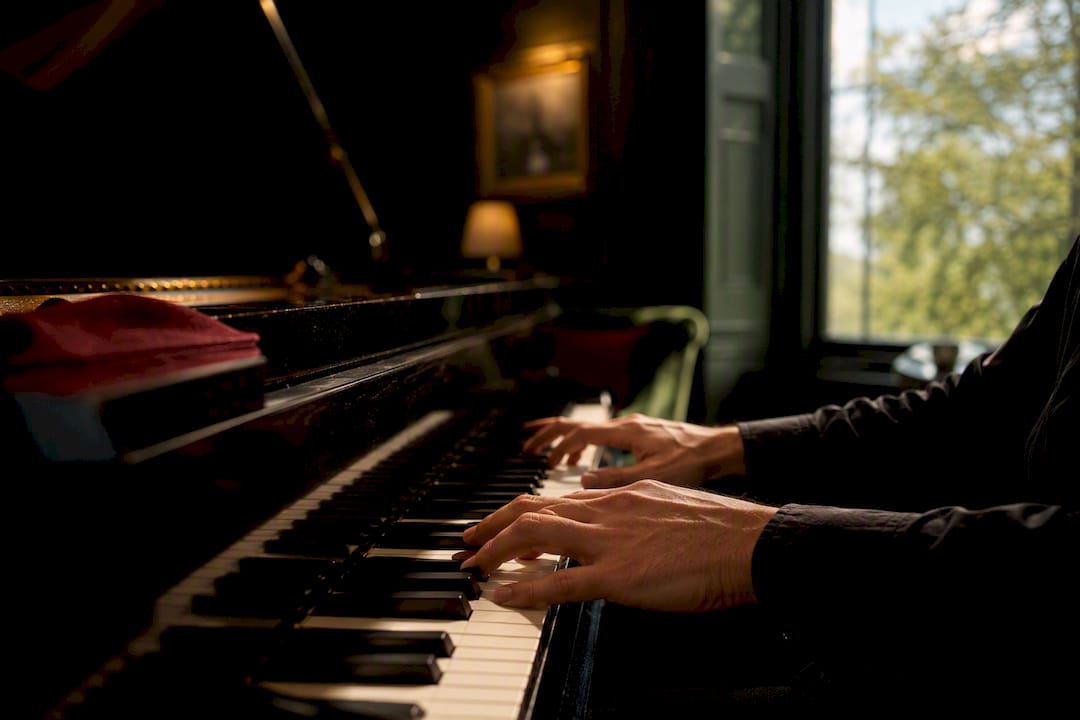Hands playing an extended jazz piano voicing