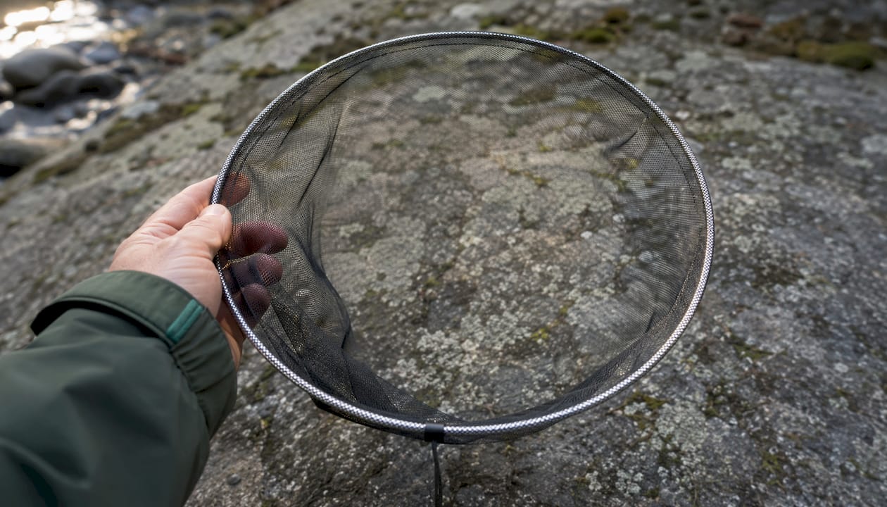 Close-up of spring-steel ring head net