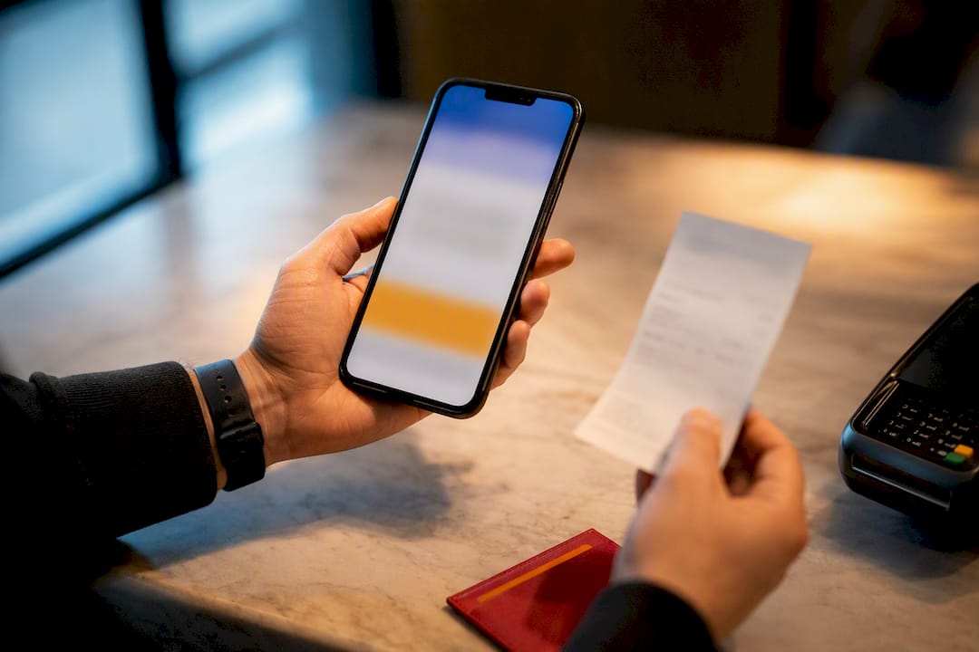 Consumer comparing checkout price and final receipt