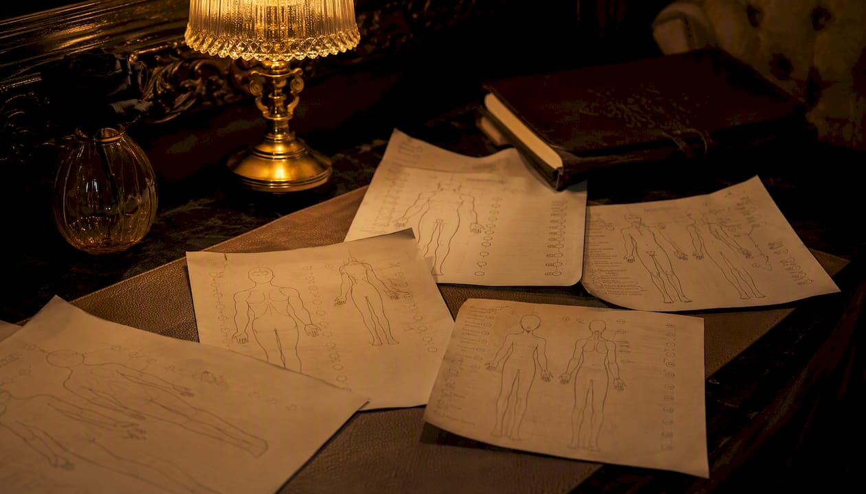 Kink interest map charts on dark desk