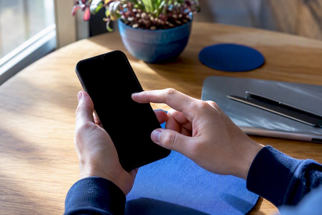 Hand clearing cache on smartphone