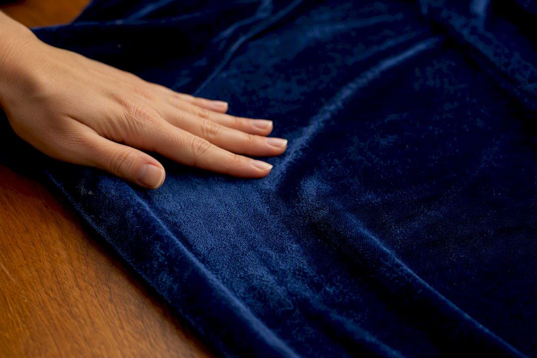 Close fabric nap direction on velvet