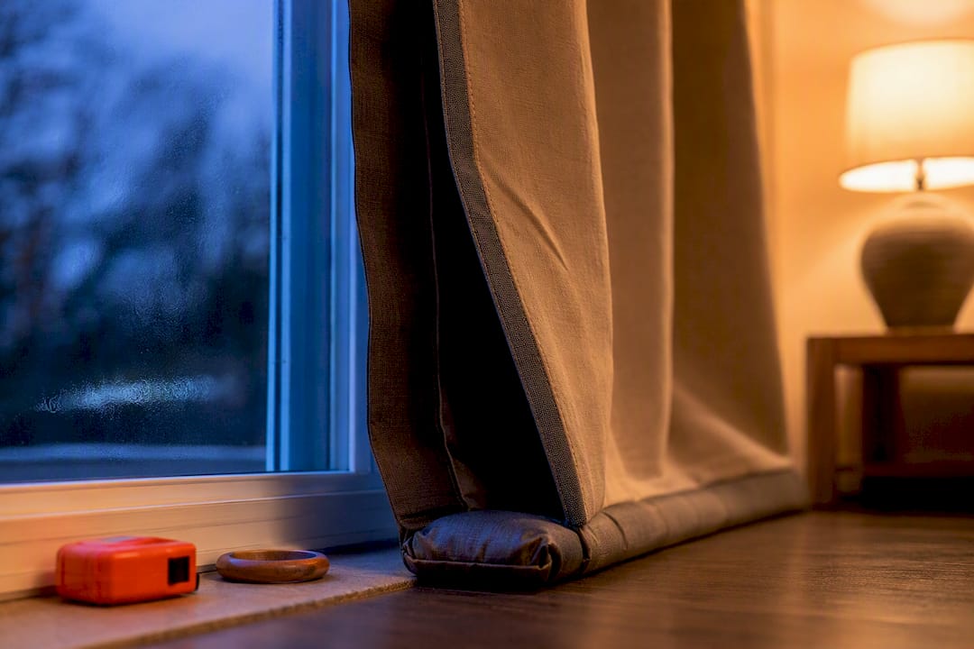 Layered curtain sealing a cold window
