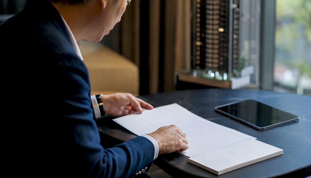 Agent arranging property facts for AI listing