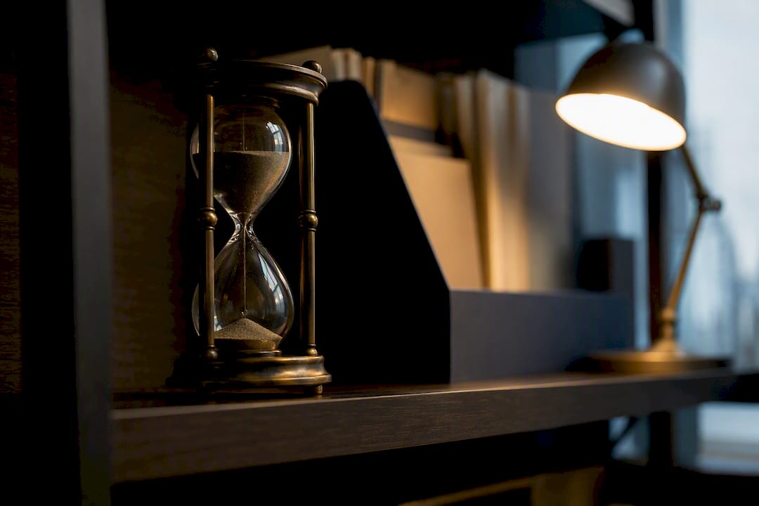 Hourglass symbolizing waiting time