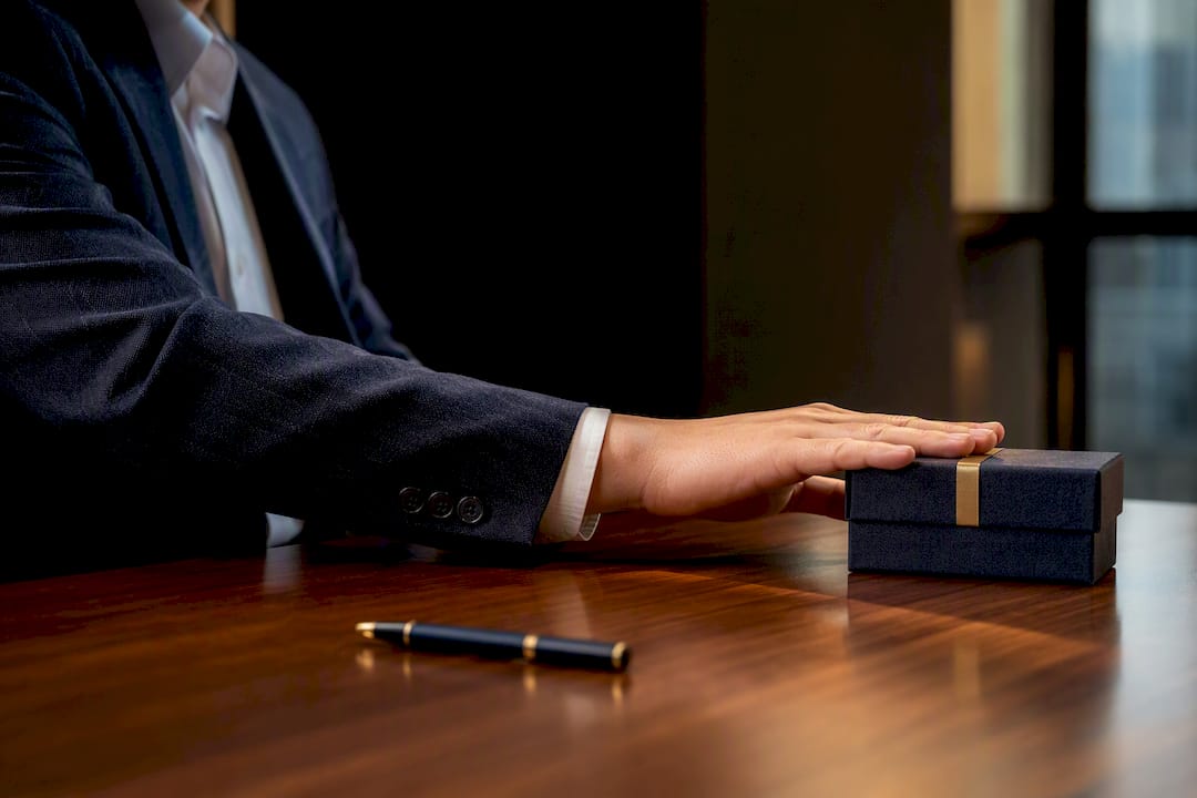 Agent returning an inducement gift