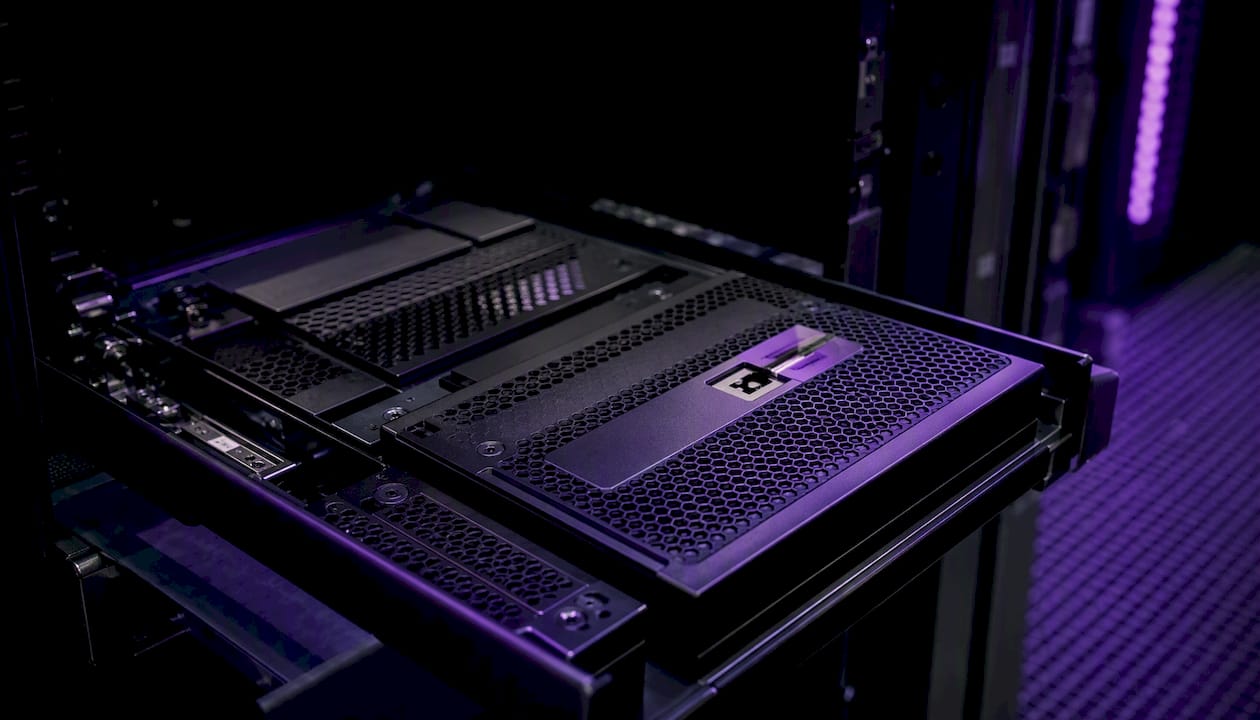 Secure hardware module for cryptographic key storage
