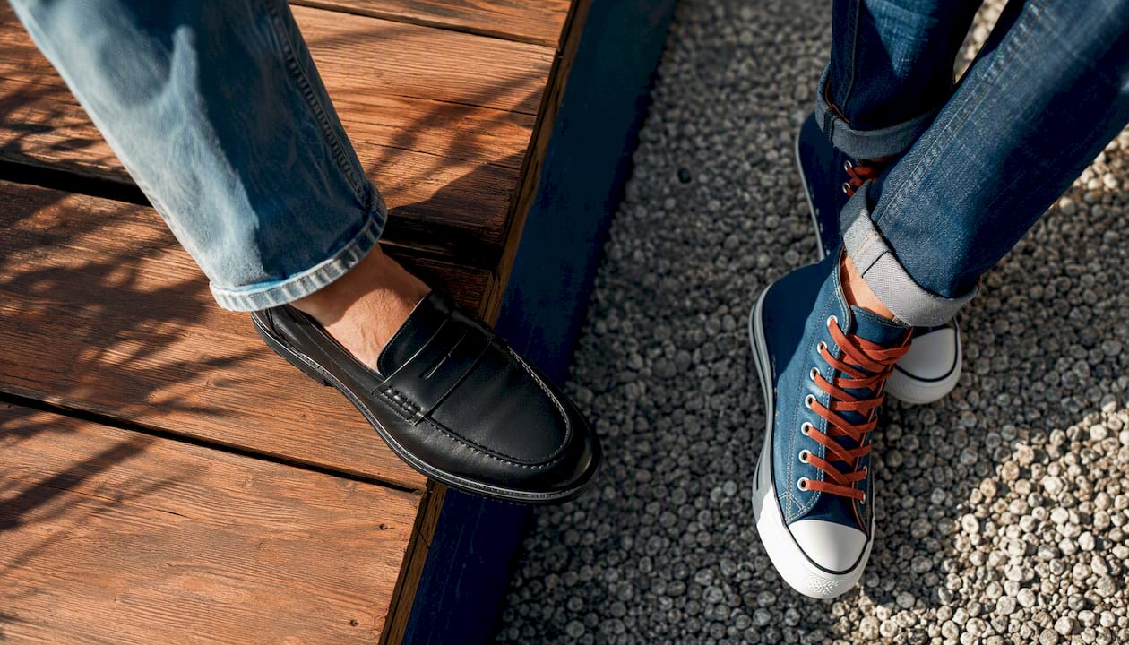 Contrasting footwear with denim pant hems
