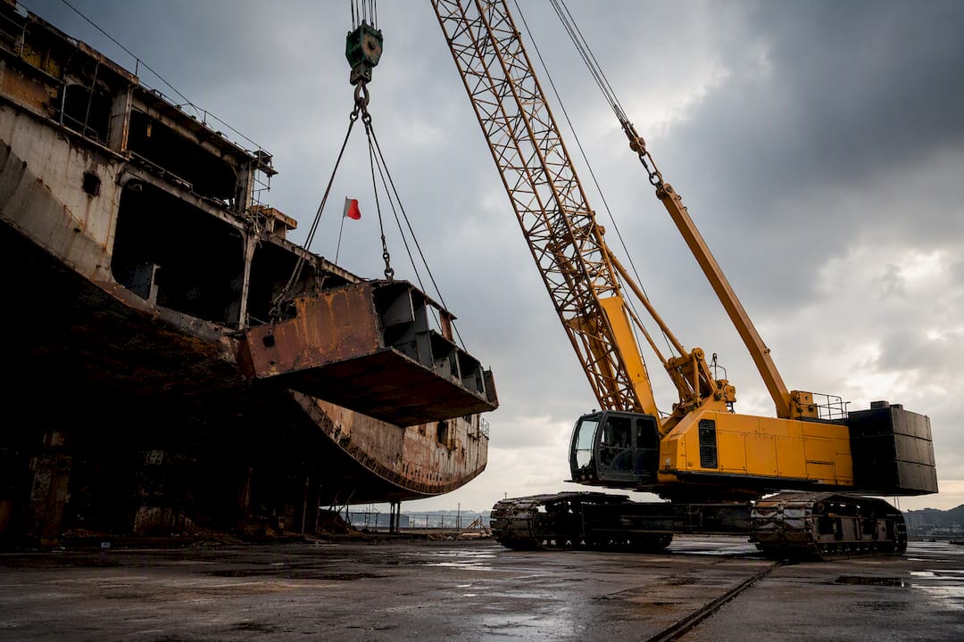 4 Numbers Contractors Need to Pick Demolition Cranes