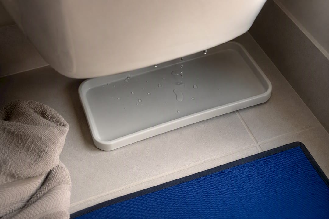 Drip tray catching cistern condensation