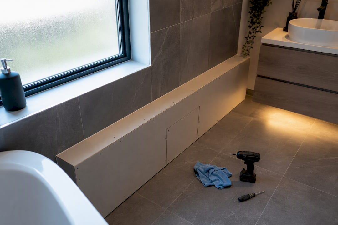 Moisture-resistant bathroom pipe boxing installation