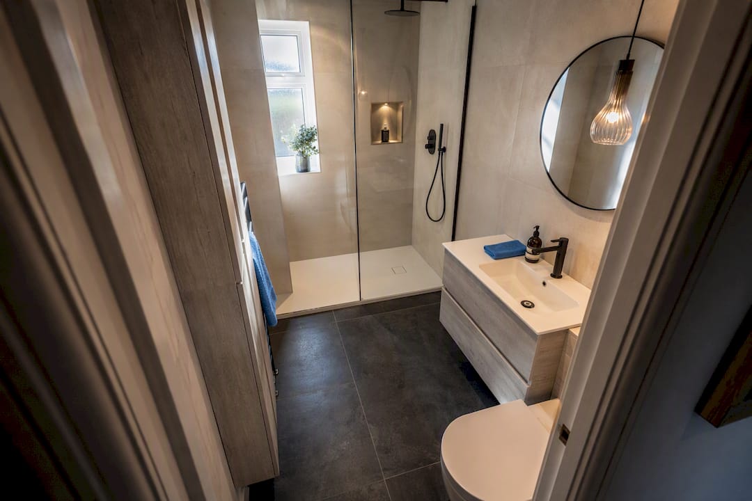 Compact bespoke bathroom in Cardiff home